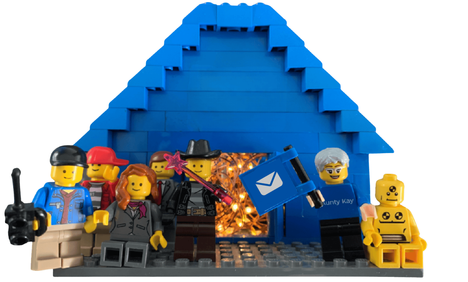 Colorful Lego figures with tech accessories in front of a blue Lego house, representing creativity and team spirit. Perfect for marketing, branding, and digital marketing visual content.